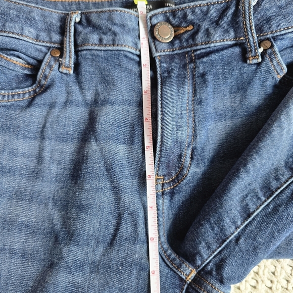 Simply Vera Wang | Size 8 | Medium Wash Straight Leg Jeans - Picture 10 of 12